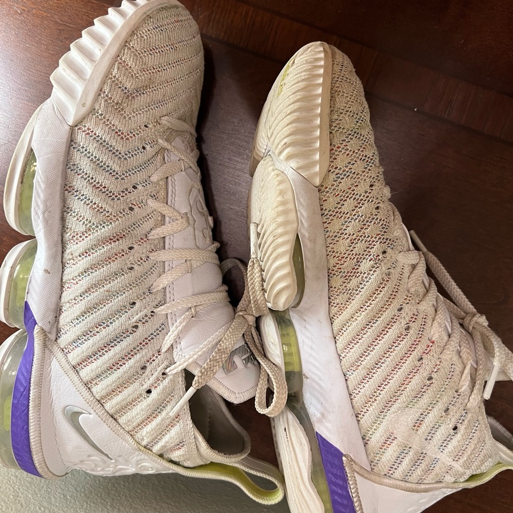 Nike Lebron 16 Buzz Lightyear Volt White Purple Grape AO2588-102 Men's Size 9.5 - Picture 8 of 16
